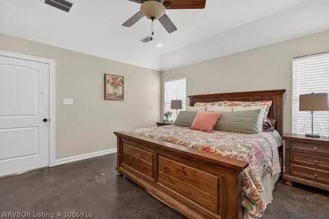 Bedroom - 1620 N River Rd, Lavaca, AR 72941 photo 2 of 7