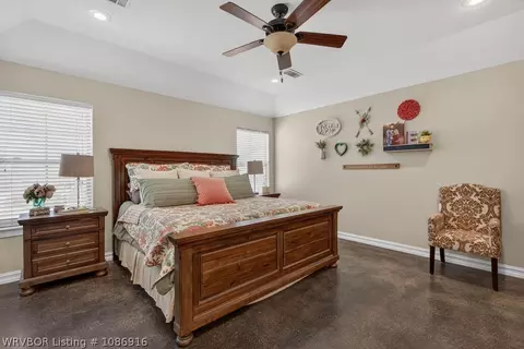 Bedroom - 1620 N River Rd, Lavaca, AR 72941 photo 1 of 7