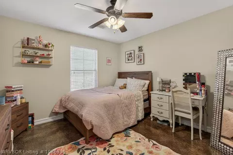 Bedroom - 1620 N River Rd, Lavaca, AR 72941 photo 6 of 7
