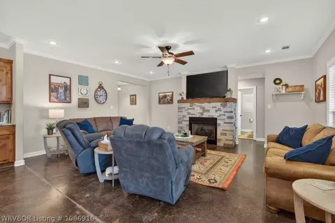 Living - 1620 N River Rd, Lavaca, AR 72941 photo 1 of 3