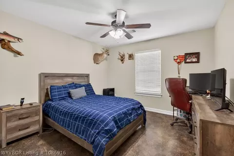 Bedroom - 1620 N River Rd, Lavaca, AR 72941 photo 4 of 7