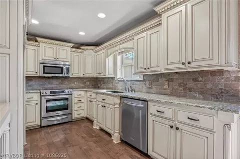 Kitchen - 24705 Highway 22, Lavaca, AR 72941 photo 1 of 2