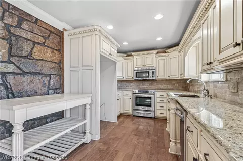 Kitchen - 24705 Highway 22, Lavaca, AR 72941 photo 2 of 2