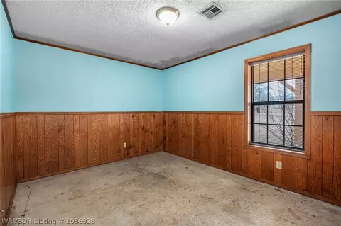 Bedroom - 472501 E 1127 Rd, Muldrow, OK 74948 photo 6 of 7