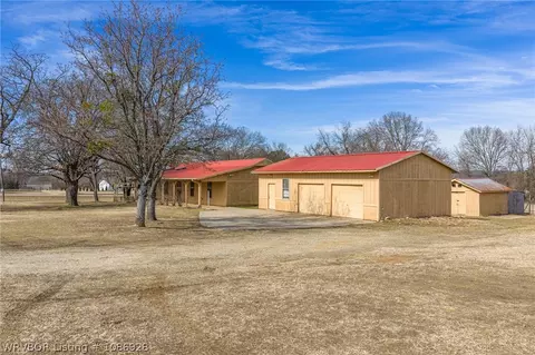 Exterior - 472501 E 1127 Rd, Muldrow, OK 74948 photo 2 of 10