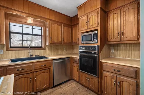 Kitchen - 472501 E 1127 Rd, Muldrow, OK 74948 photo 1 of 2