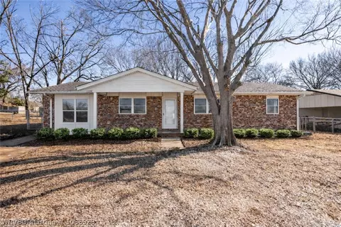 617 Harriet St, Sallisaw, OK 74955