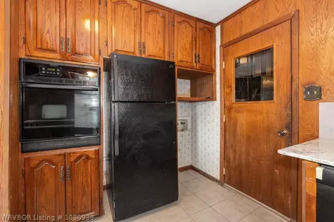 Kitchen - 921 Cedar Ln, Fort Smith, AR 72908 photo 4 of 4