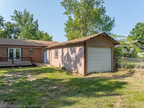 Exterior - 921 Cedar Ln, Fort Smith, AR 72908 photo 5 of 11