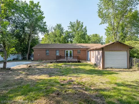 Exterior - 921 Cedar Ln, Fort Smith, AR 72908 photo 6 of 11