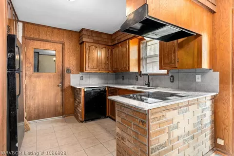 Kitchen - 921 Cedar Ln, Fort Smith, AR 72908 photo 1 of 4