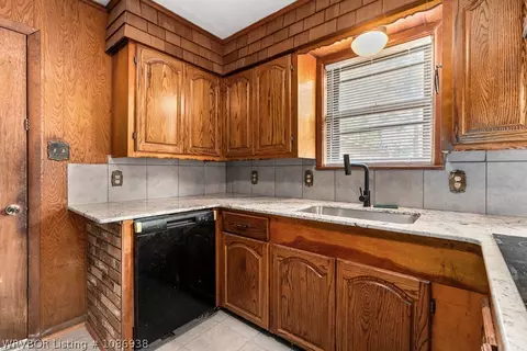 Kitchen - 921 Cedar Ln, Fort Smith, AR 72908 photo 2 of 4
