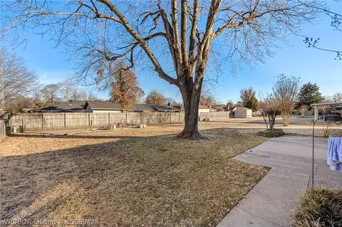 Exterior - 8205 Clover Dr, Fort Smith, AR 72908 photo 7 of 8