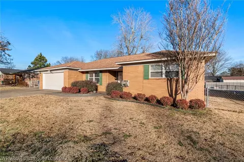 Exterior - 8205 Clover Dr, Fort Smith, AR 72908 photo 4 of 8