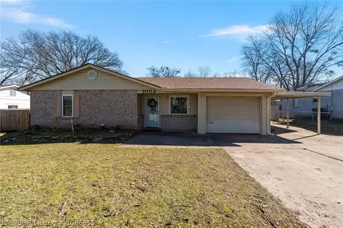 1002 Pattie Ln, Barling, AR 72923