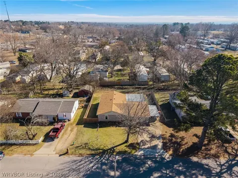 View/Area - 1002 Pattie Ln, Barling, AR 72923 photo 3 of 6