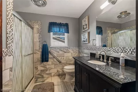 Bath - 1002 Pattie Ln, Barling, AR 72923 photo 1 of 2