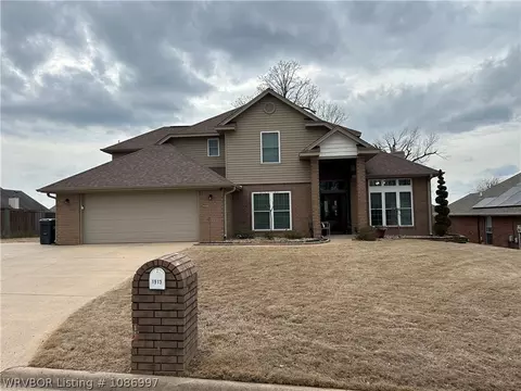 1913 Durango Dr, Van Buren, AR 72956