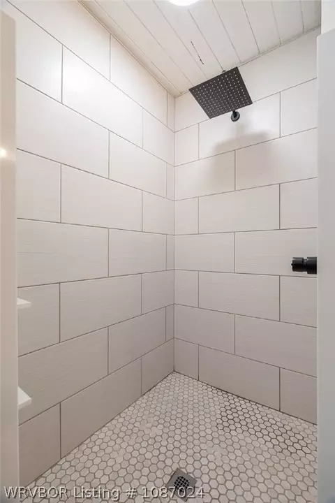 Bath - 3211 Village Rd, Fort Smith, AR 72903 photo 4 of 6