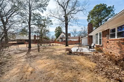 Exterior - 3211 Village Rd, Fort Smith, AR 72903 photo 5 of 6