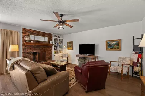 Living - 3211 Village Rd, Fort Smith, AR 72903 photo 2 of 3