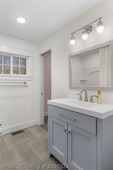 Bath - 2802 Dallas St, Fort Smith, AR 72901 photo 3 of 3