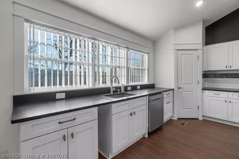 Kitchen - 2802 Dallas St, Fort Smith, AR 72901 photo 2 of 2