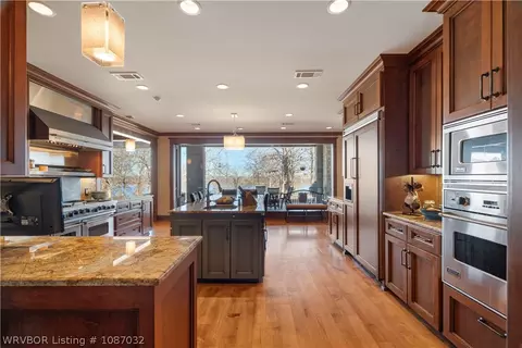 Kitchen - 110 Rivercrest Dr, Fort Smith, AR 72903 photo 4 of 8