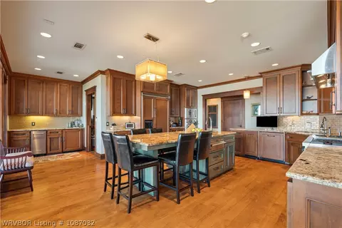 Kitchen - 110 Rivercrest Dr, Fort Smith, AR 72903 photo 6 of 8