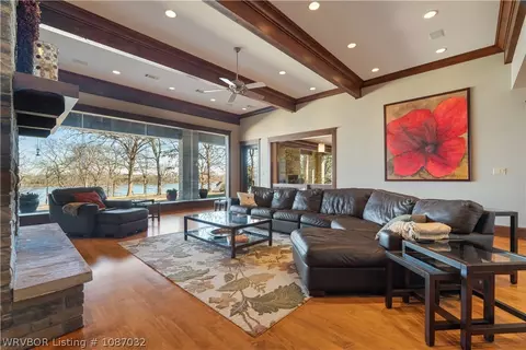 Living - 110 Rivercrest Dr, Fort Smith, AR 72903 photo 4 of 5