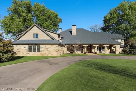 Exterior - 110 Rivercrest Dr, Fort Smith, AR 72903 photo 2 of 9