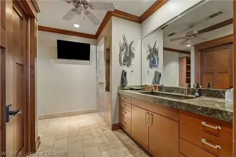 Bath - 110 Rivercrest Dr, Fort Smith, AR 72903 photo 4 of 9
