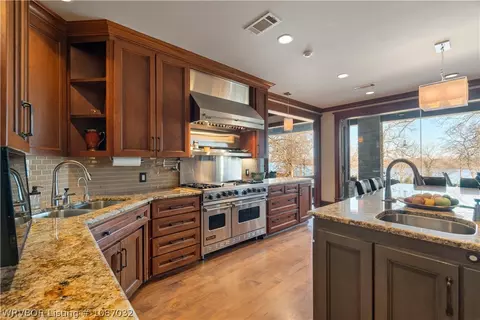 Kitchen - 110 Rivercrest Dr, Fort Smith, AR 72903 photo 2 of 8