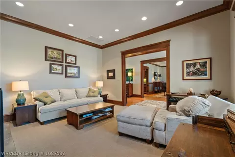 Living - 110 Rivercrest Dr, Fort Smith, AR 72903 photo 2 of 5