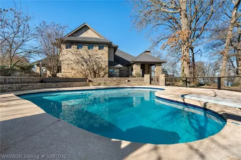 Exterior - 110 Rivercrest Dr, Fort Smith, AR 72903 photo 4 of 9
