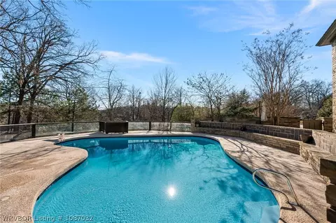 Exterior - 110 Rivercrest Dr, Fort Smith, AR 72903 photo 5 of 9