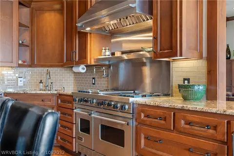 Kitchen - 110 Rivercrest Dr, Fort Smith, AR 72903 photo 7 of 8