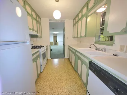 Kitchen - 2714 S Louisville St, Fort Smith, AR 72901 photo 3 of 4