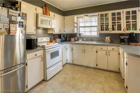Kitchen - 9843 Abbott Loop, Mansfield, AR 72944 photo 2 of 3
