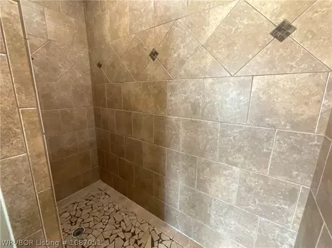Bath - 3414 Bugscuffle Rd, Lavaca, AR 72941 photo 3 of 4