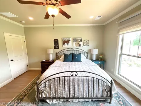 Bedroom - 3414 Bugscuffle Rd, Lavaca, AR 72941 photo 2 of 4