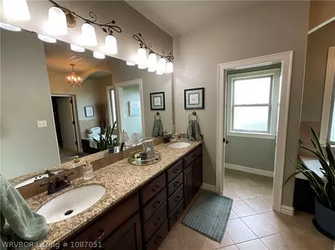 Bath - 3414 Bugscuffle Rd, Lavaca, AR 72941 photo 2 of 4