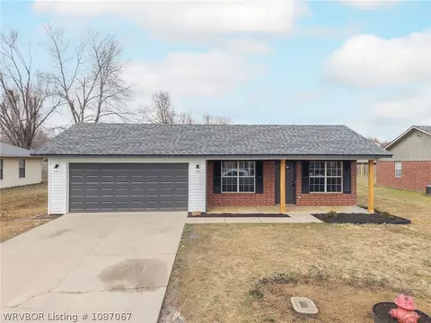 121 Saskatchewan Rd, Roland, OK 74954