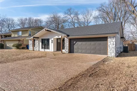 Exterior - 3301 Londonderry Rd, Fort Smith, AR 72908 photo 3 of 5