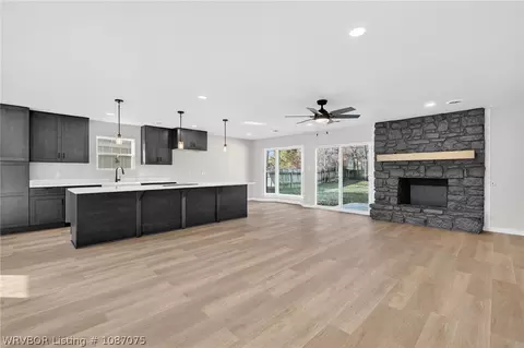 Living - 3301 Londonderry Rd, Fort Smith, AR 72908 photo 3 of 5