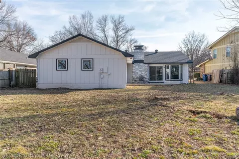 Exterior - 3301 Londonderry Rd, Fort Smith, AR 72908 photo 4 of 5