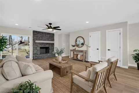 Living - 3301 Londonderry Rd, Fort Smith, AR 72908 photo 1 of 5