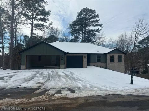 3 Clun Ln, Bella Vista, AR 72714