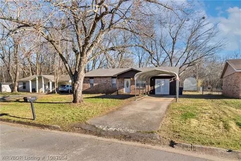 909 Essex St, Greenwood, AR 72936