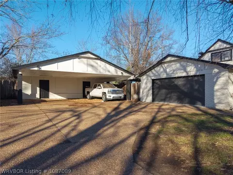 Exterior - 8901 Royal Ridge Dr, Fort Smith, AR 72903 photo 7 of 9